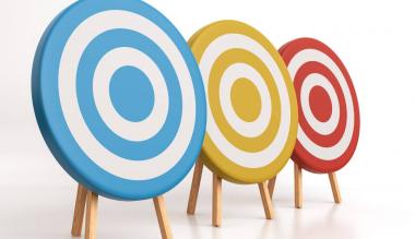 trzy kolorowe tarcze