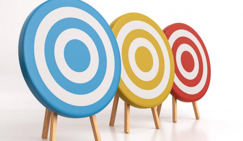 trzy kolorowe tarcze